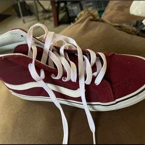 Boys sz 6 Vans, excellent condition, barely worn, smoke free💨 home.
